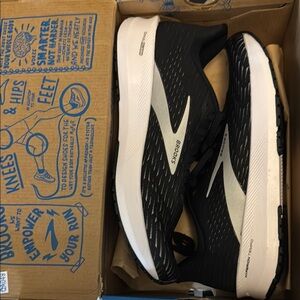 Brooks Hyperion Tempo shoes, size 11